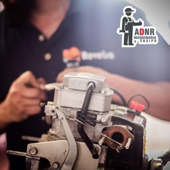 Banner del anuncio de la vacante: ADNR · MAQUINARI · E QUIPO