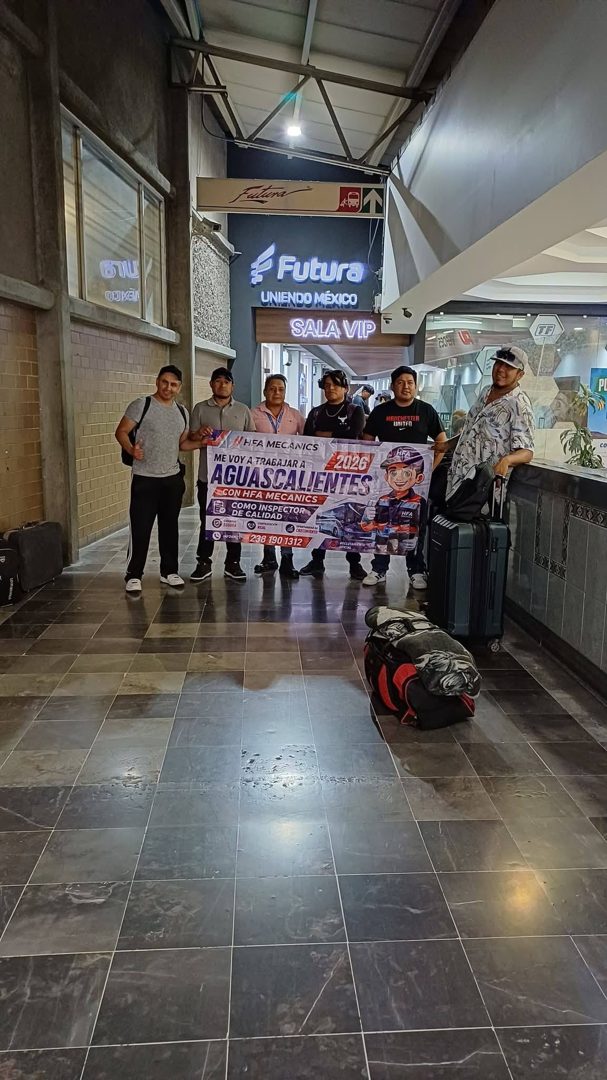 Banner del anuncio de la vacante: GIU · OU XEI · Fullera · * Futura · UNIENDO MÉXICO · SALA VIP · V HIFA MECANICS · ME VOY A TRABAJAR A · 2026 · AGUASCALIENTES · CON HFA MECA